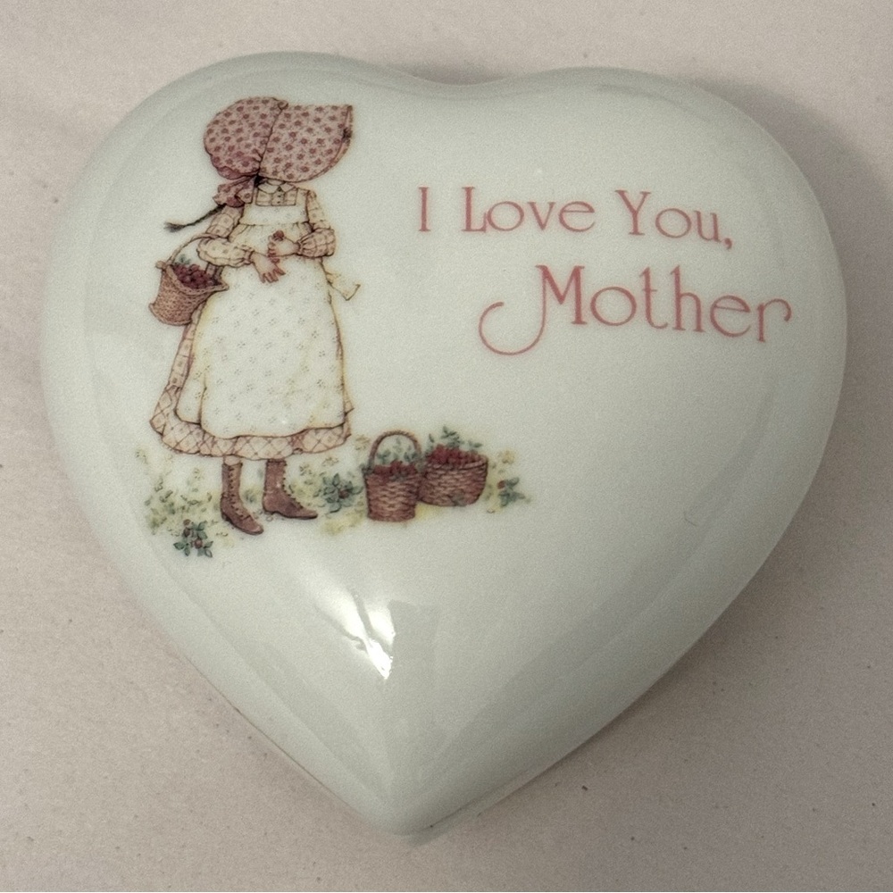 Holly Hobbie Porcelain Heart Trinket Box- size 4”x4”x2”
